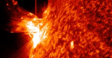 На Солнце возникла мощная вспышка класса X: пострадал целый континент (видео)