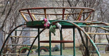 "Допомогти нічим не можна": як мешканці Дружківки живуть без світла під ударами КАБів (фото)