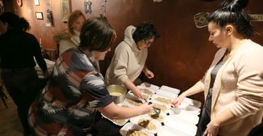 Бути корисним. Чим можна зайнятися українцям, які виїхали до безпечних регіонів