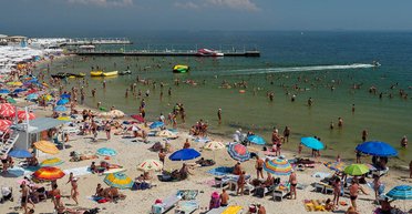 Пляжный сезон в Одессе открыт: какие цены на отдых на Черном море (видео)