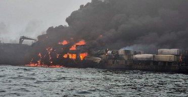 Крушение у берегов Британии: в Северном море столкнулись танкер из США и грузовой корабль (видео)