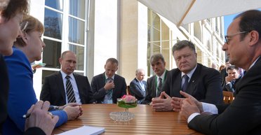 Без зрады и перемоги. Почему Порошенко, Меркель и Олланд по-разному видят итоги встречи в Париже