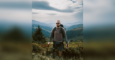 Мы попали в самое пекло, — ветеран, потерявший ногу под Бахмутом, на протезе поднялся в горы