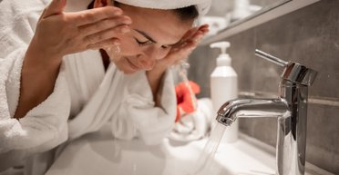 Чисто до скрипа. Косметолог рассказала, почему нельзя умывать лицо мылом