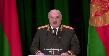 Лукашенко призвал вооружить патрули на улицах Беларуси для поисков "заблудившихся экстремистов" (видео)