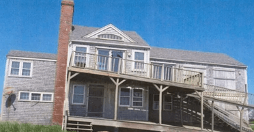 Опасный дом на берегу моря выставили на продажу за 99 млн (фото)