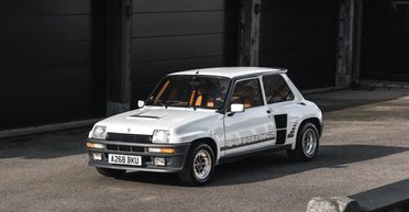 Мініатюрний 40-річний хетчбек Renault пішов із молотка за ціною Mercedes S-Class (фото)