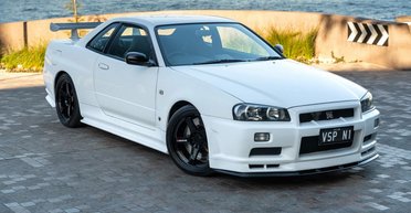 Старый Nissan 2000 года продали по цене нового суперкара McLaren (фото)