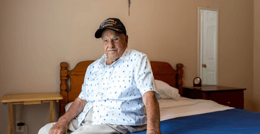 100-річний чоловік розкрив свій особливий "алкогольний" секрет довголіття (фото)