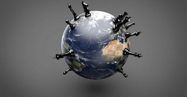 Битва імперій, повний хаос, у кращому разі холодна війна: яким буде світ після Трампа