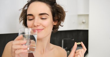 Время имеет значение. Эксперты рассказали, как правильно принимать витамины