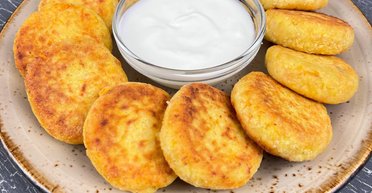 Если хочется несладких сырников: рецепт с кукурузной мукой