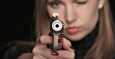 Когда полицейский может стрелять. Как это выглядит с точки зрения закона