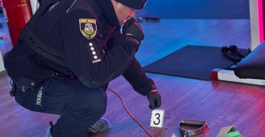 Пострадавшего оперируют: в полиции озвучили подробности стрельбы в Белой Церкви (видео)