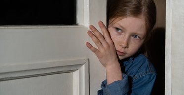 Что делать, если ребенок боится: 5 советов, как справиться со страхами, — психолог