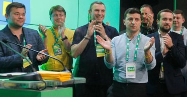 Игра в монополию. Как за 95 дней Зеленский сконцентрировал у себя всю власть в стране