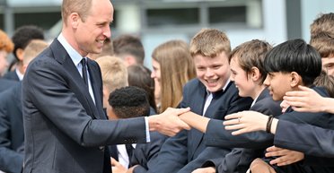 Через пів року: принц Вільям виконав прохання 12-річного хлопчика і відвідав його школу (фото)