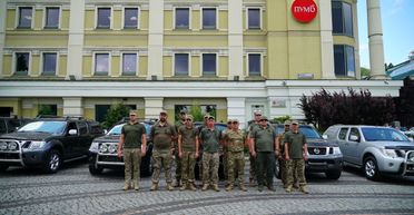 ПУМБ передал защитникам Одесской области 10 мощных пикапов