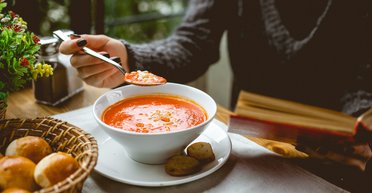 Идеально в жару: 7 холодных супов, которые помогут быстро сбросить вес летом