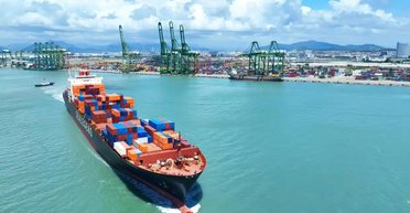 Посылки из Китая теперь плывут сверхопасным путем, который может уничтожить Северный ледовитый океан