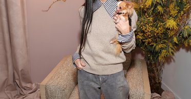 Демі Мур вигуляла найтрендовіші джинси весни 2025 року за $7000 (фото)