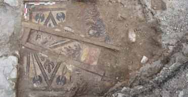 Такого еще не находили: археологи раскопали роскошную мозаику в Орду (фото)