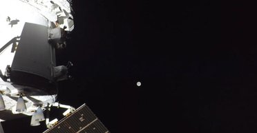 У миссии "Артемида-2" авария: возле Луны астронавты обнаружили на корабле ужасный запах (фото)