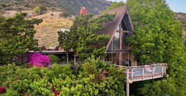 За кілька кроків від знака "Голлівуд": у Каліфорнії виставили на продаж розкішний будинок (фото)