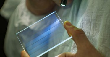 "Війна і мир" 875 000 разів на шматочку скла: новий вид жорстких дисків від Microsoft (відео)