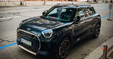 В Украине появился недорогой британский электрокроссовер премиум-класса (фото)