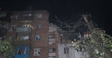 Не меньше 5 взрывов: полиция поделилась деталями удара по жилому дому в Харькове (фото)