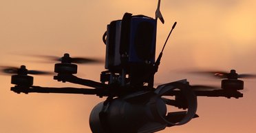 "Премиум-парковка в танк": FPV-дрон "Гром" уничтожил защищенную технику ВС РФ (видео)