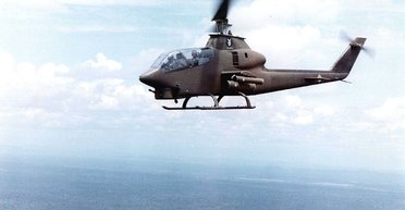 Кобра с пропеллером: что известно про американский вертолет АН-1, покоривший небо над Вьетнамом