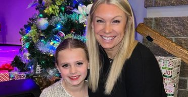 Дівчинці подарували іграшкове щеня: вона не була готова до того, що станеться далі (відео)