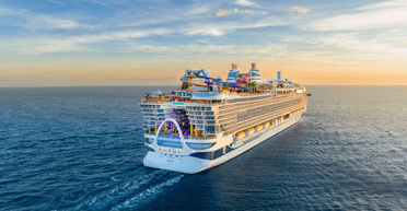 Как выглядит рекордный круизный лайнер за $2 млрд с гигантским "домом на дереве"