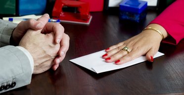 Нет махинаций с металлоломом и спиртом. Как Украине удалось преодолеть коррупцию в отдельных сферах