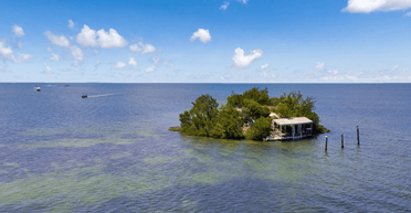 Мрія може стати реальністю: приватний острів продають лише за 2,5 млн доларів (відео)