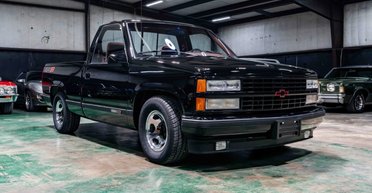 Обнаружен редкий спортивный пикап Chevrolet 90-х в новом состоянии (видео)