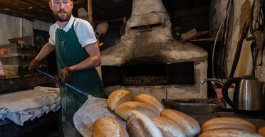 Хлеб, колбаса, сладости. Что и как подорожает из-за роста цены электроэнергии для бизнеса