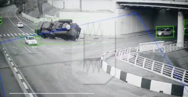 В Сочи в аварию попал ЗРГК "Панцирь-С1", который сопровождала полиция (видео)