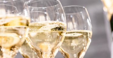 Як зробити каламутні келихи "блискучими, як у п'ятизірковому ресторані": поради експерта