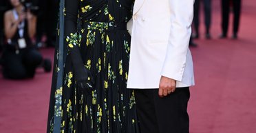 Принцесса Беатрис в сопровождении мужа появилась на Vogue World 2023