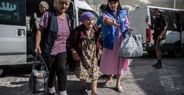 "Куда поселят 30 000 человек": Глухов бомбят КАБАми по 10 раз в день, как живет город — волонтер