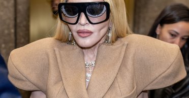 66-річна Мадонна в незвичайній сукні відвідала показ Luar у Нью-Йорку (фото)