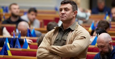 Тищенко со слезами на глазах подарил женщине кравчучку: реакция украинцев в сети (видео)