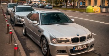 Легенда 2000-х: в Киеве заметили знаменитый спорткар BMW (фото)