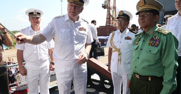 Зближення з хунтою: російський флот проводить військові навчання із силами М'янми