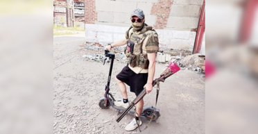 На фронте в Украине заметили российского "боевого самокатчика": что придумал враг (видео)