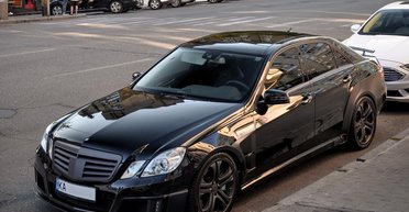 Один из 10: в Киеве заметили очень редкий 800-сильный Mercedes Brabus (фото)