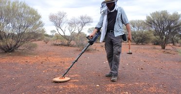 Хлопець знайшов "колодязь" на задньому дворі: люди впевнені, що це щось інше (фото)